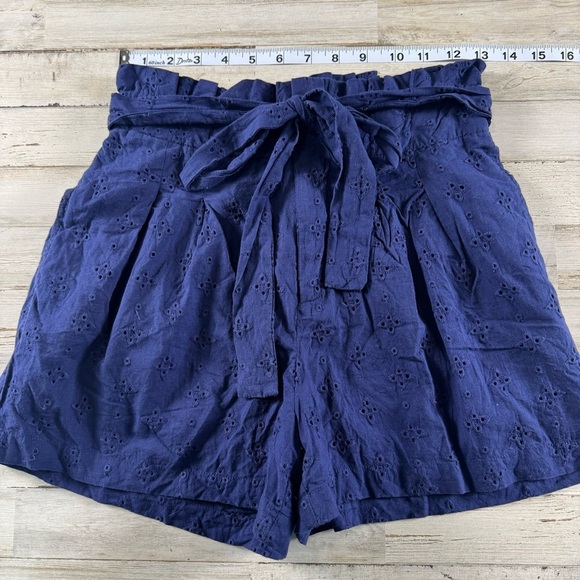 Mi Ami Women’s Paperbag Eyelet Tie Waist Shorts - Picture 3 of 7